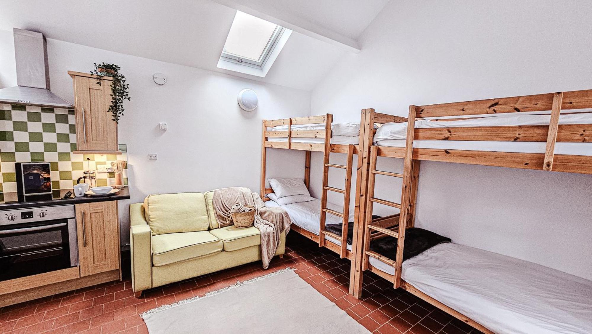 Wild Valley Bunkhouse Llanrhaeadr-ym-Mochnant Екстериор снимка